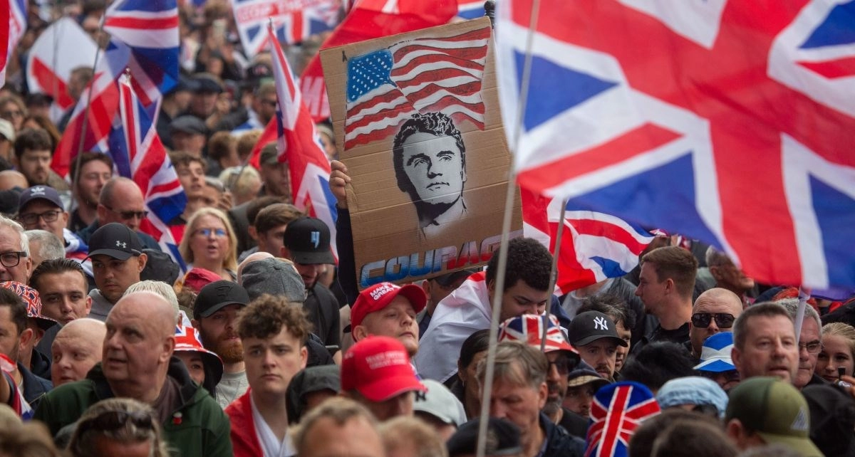 Deseci tisuća ljudi u Londonu prosvjeduju protiv migranata